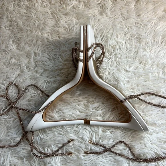 Fashion Nova Women’s Size 6-1/2 Sparkly Gold Strappy Heals - Picture 3 of 6